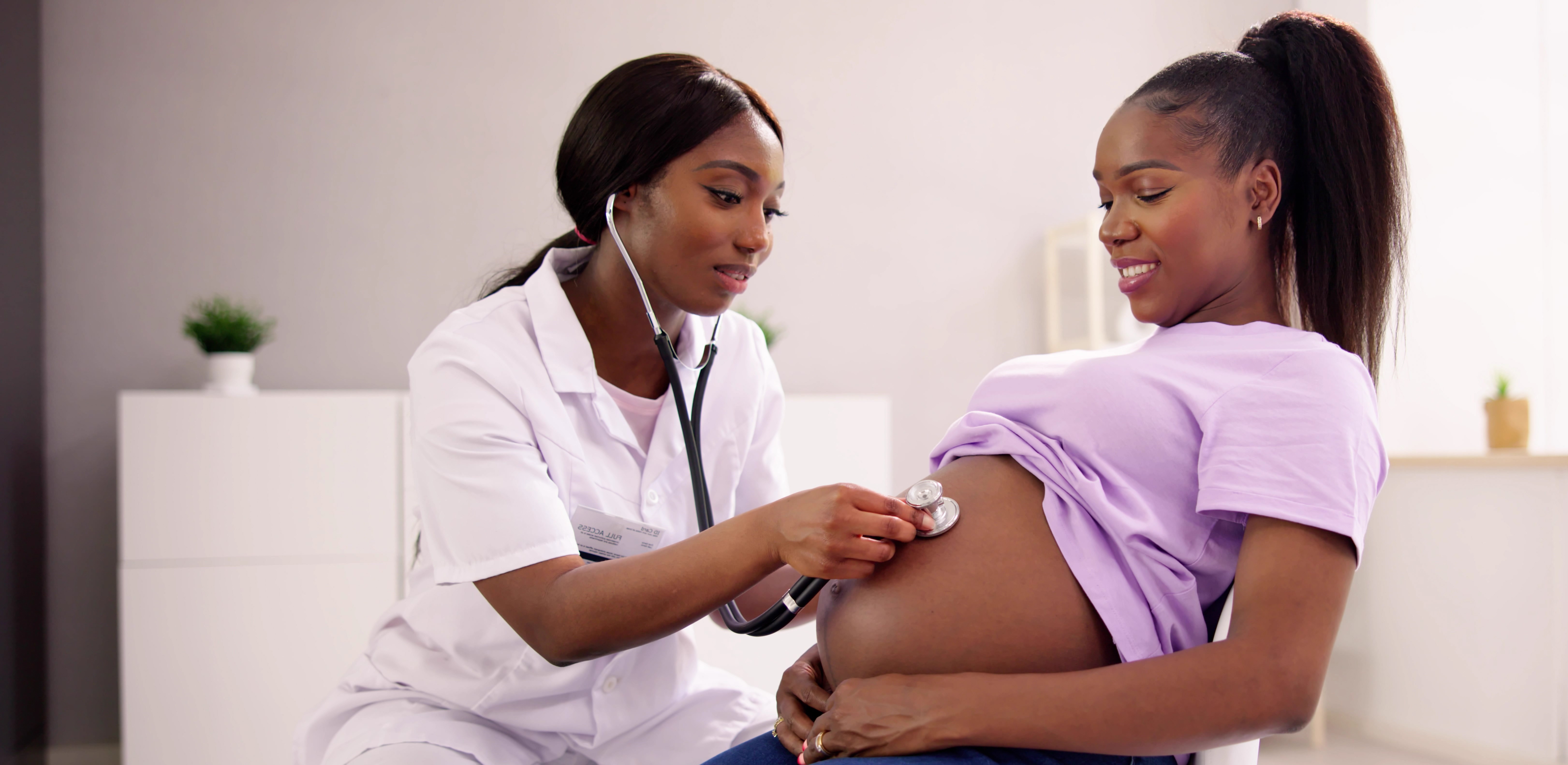doctor and pregnant patient